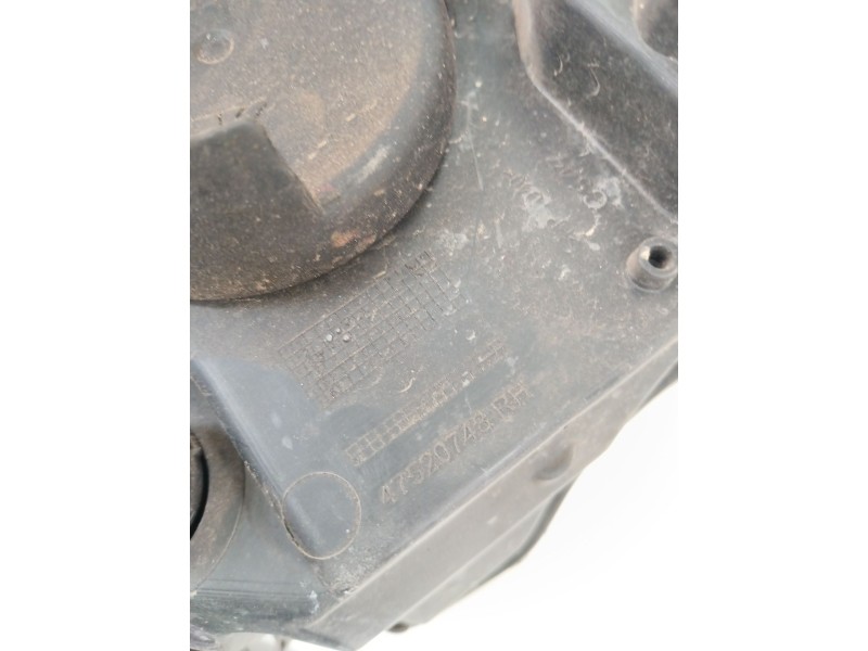 Recambio de faro derecho para fiat 500l (351_, 352_) 1.4 (199lyb1b) referencia OEM IAM 47520748  