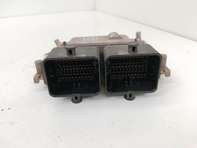 Recambio de centralita motor uce para fiat 500l (351_, 352_) 1.4 (199lyb1b) referencia OEM IAM 0261S07817  
							