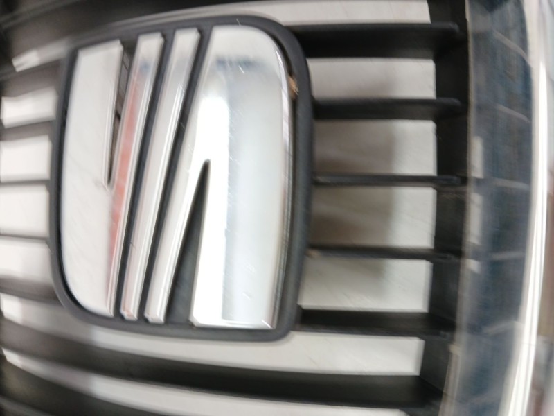 Recambio de calandra delantera de radiador para seat leon (1p1) 1.9 tdi referencia OEM IAM   