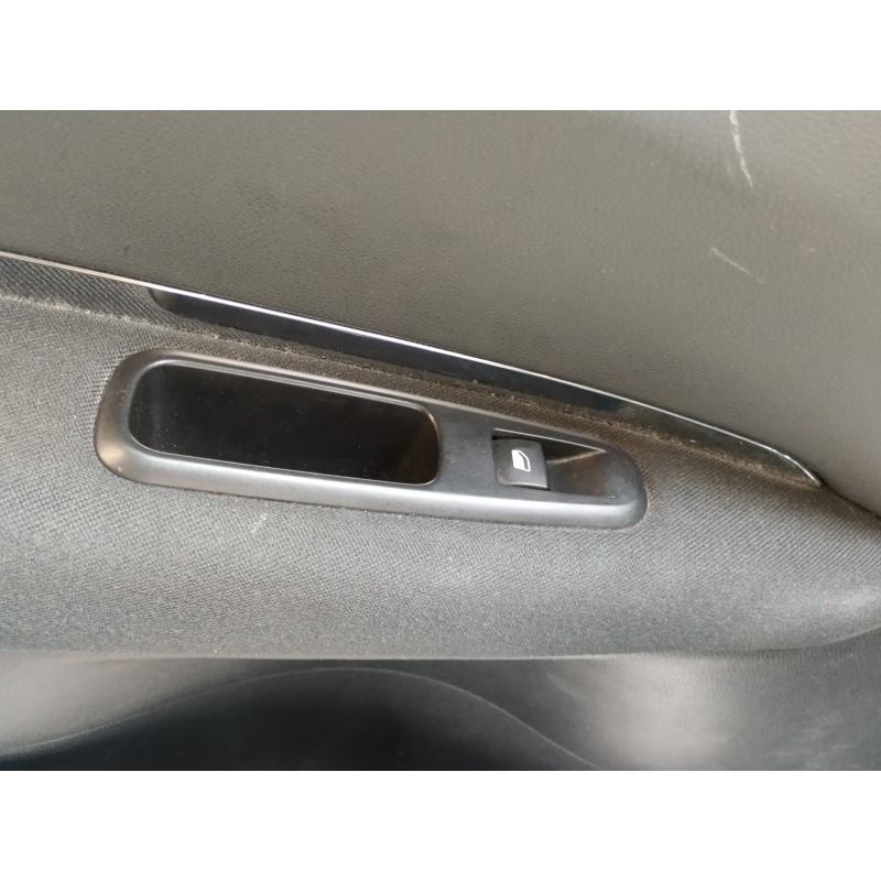 Recambio de mando elevalunas trasero izquierdo para peugeot 5008 1.6 blue-hdi fap referencia OEM IAM   