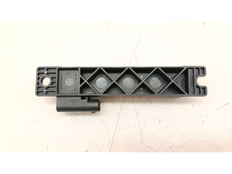 Recambio de antena para jaguar i-pace (x590) ev400 awd referencia OEM IAM JPLA15K603AB  
							