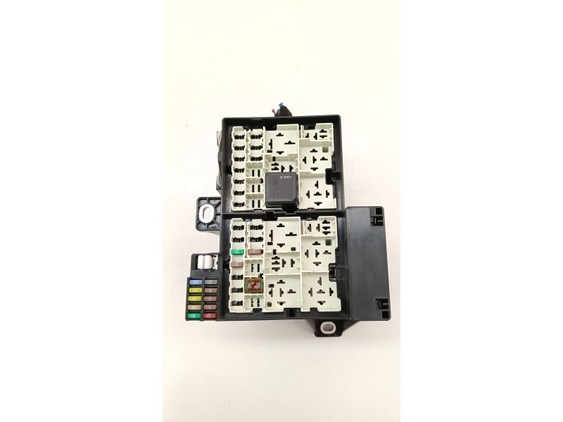 Recambio de caja reles / fusibles para jaguar i-pace (x590) ev400 awd referencia OEM IAM J9D314K016AA  