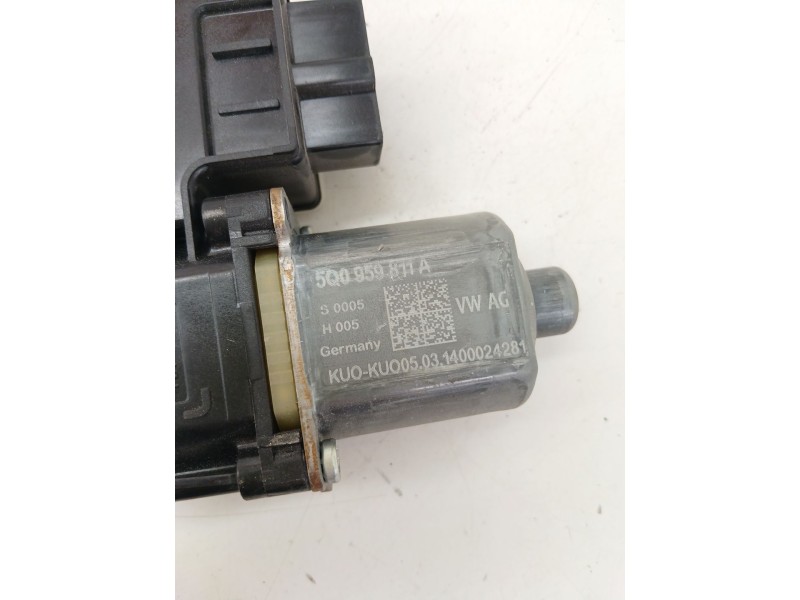 Recambio de motor elevalunas trasero izquierdo para seat leon (5f1) 1.6 tdi referencia OEM IAM 5Q0959811A  
							