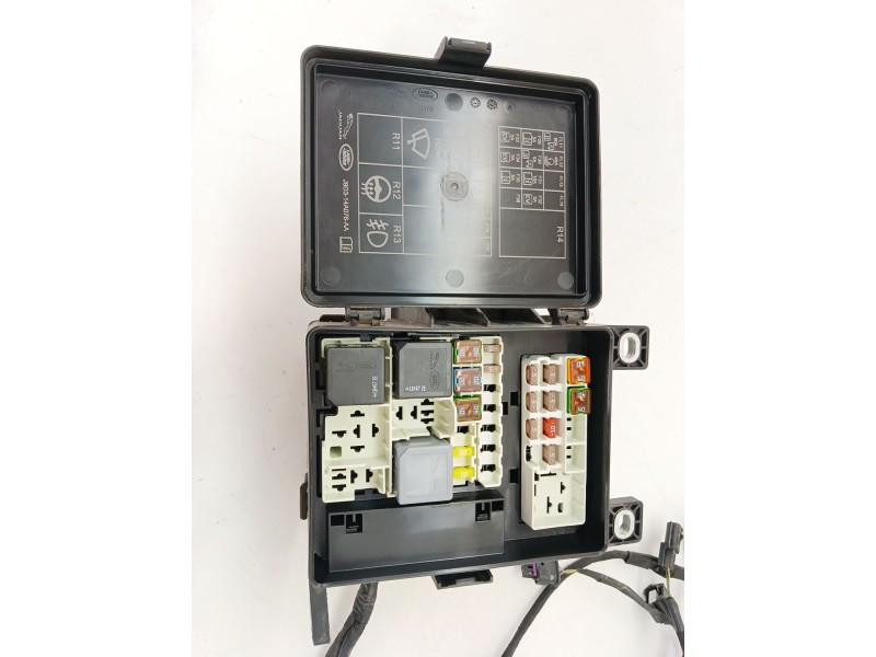 Recambio de caja reles / fusibles para jaguar i-pace (x590) ev400 awd referencia OEM IAM J9D314A076AA  