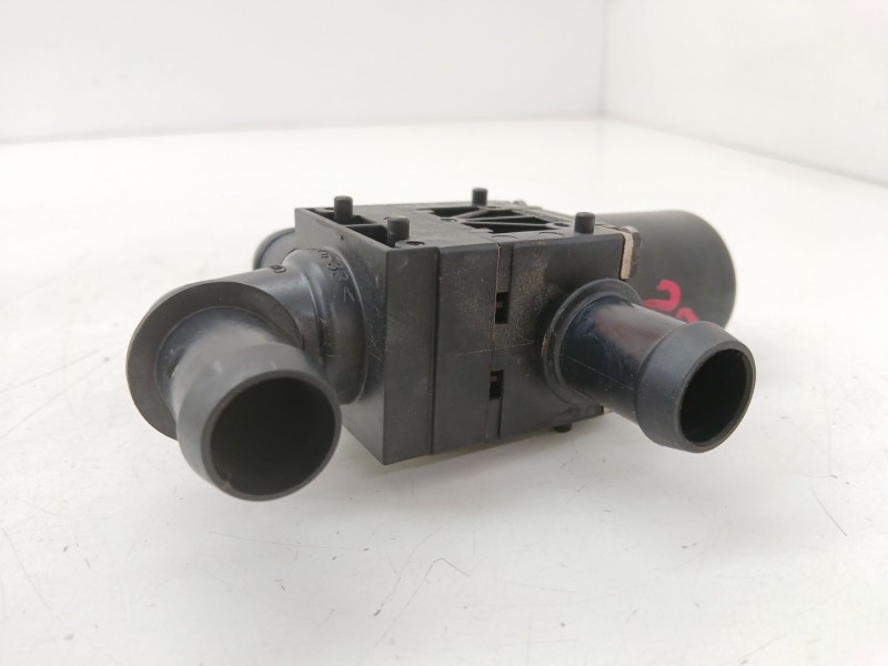 Recambio de valvula intercambio de calefaccion para jaguar i-pace (x590) ev400 awd referencia OEM IAM J9D318495AA  