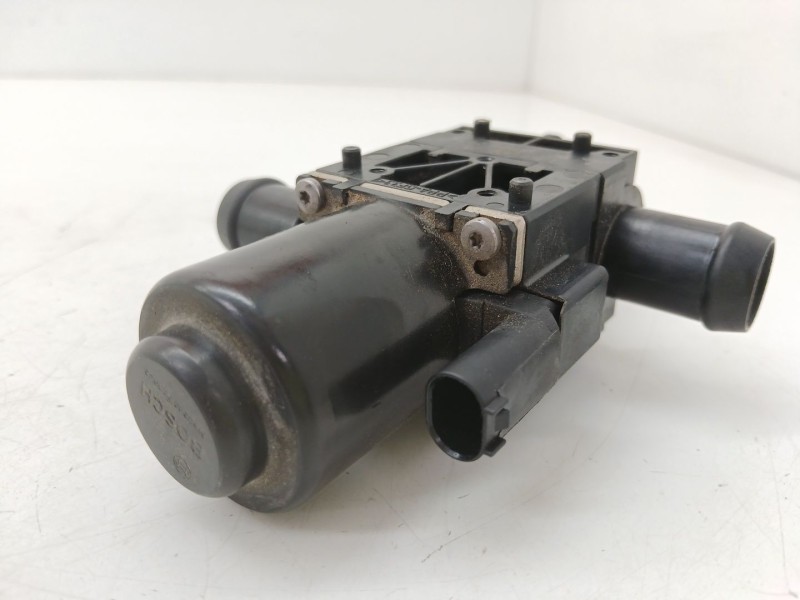Recambio de valvula intercambio de calefaccion para jaguar i-pace (x590) ev400 awd referencia OEM IAM J9D318495AA  
							