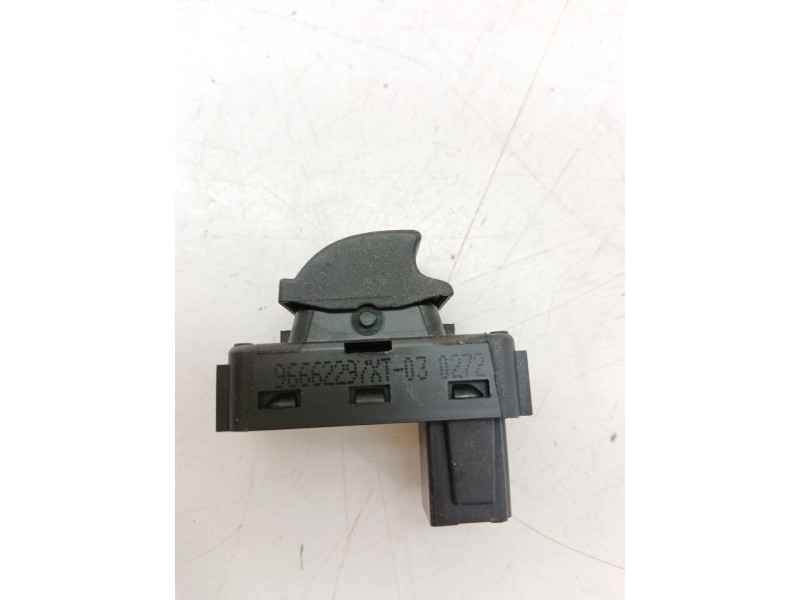 Recambio de mando elevalunas delantero derecho para peugeot 5008 (0u_, 0e_) 1.6 hdi referencia OEM IAM 96662297XT  