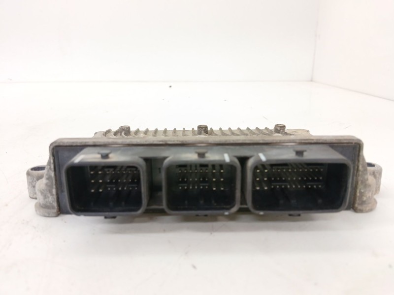 Recambio de centralita motor uce para peugeot 206+ (2l_, 2m_) 1.4 i referencia OEM IAM 9677592980  