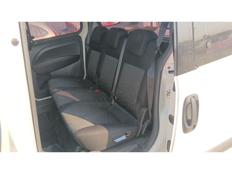 Recambio de asientos traseros para opel combo furgoneta/monovolumen (x12) 1.3 cdti (b05) referencia OEM IAM   