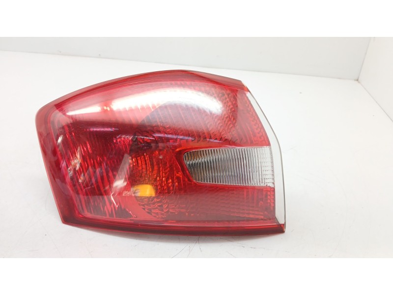 Recambio de piloto trasero izquierdo para ford kuga i 2.0 tdci referencia OEM IAM 167097  