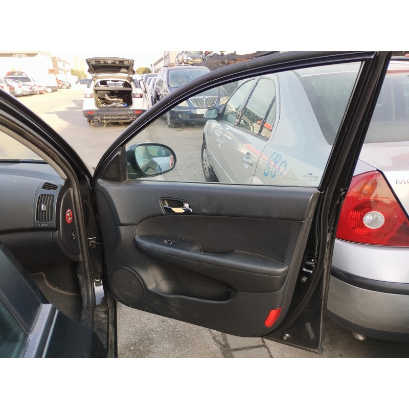 Recambio de guarnecido puerta delantera derecha para hyundai i30 1.4 cat referencia OEM IAM   