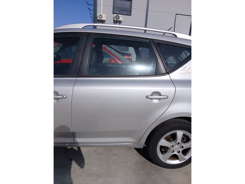 Recambio de puerta trasera izquierda para kia cee´d sw (ed) 1.6 crdi 115 referencia OEM IAM   