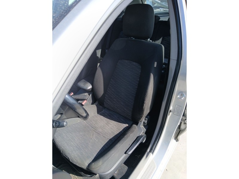 Recambio de asiento delantero izquierdo para kia cee´d sw (ed) 1.6 crdi 115 referencia OEM IAM   