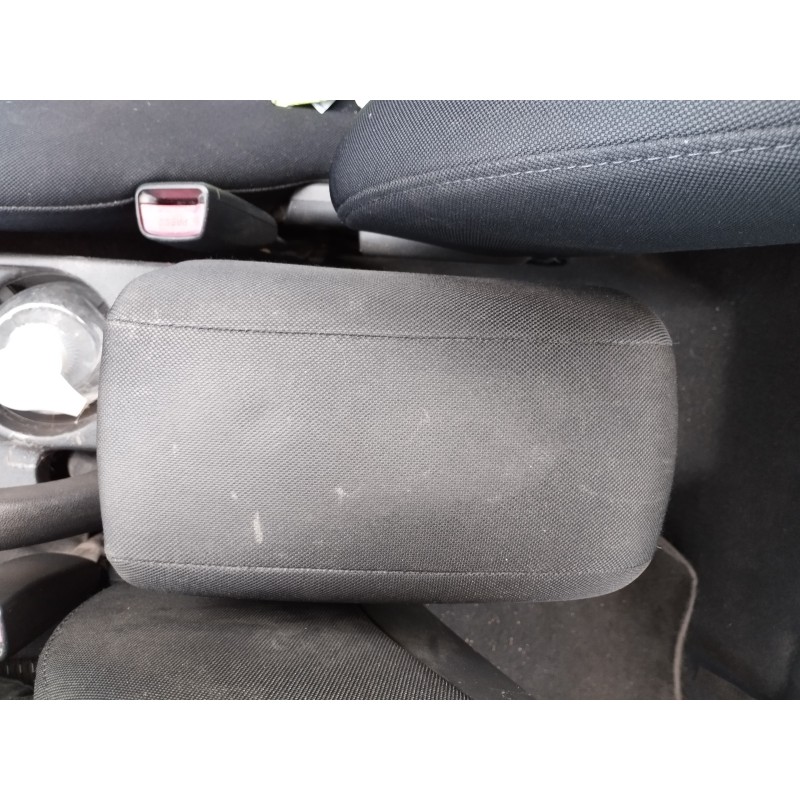 Recambio de apoyabrazos central para hyundai i30 1.4 cat referencia OEM IAM   