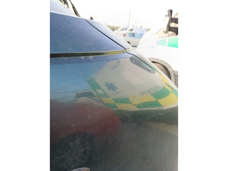 Recambio de aleta delantera derecha para nissan serena van (c23) 2.3 referencia OEM IAM   