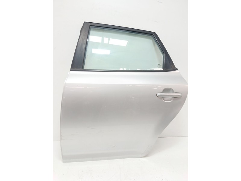 Recambio de puerta trasera izquierda para kia cee´d sw (ed) 1.6 crdi 115 referencia OEM IAM   