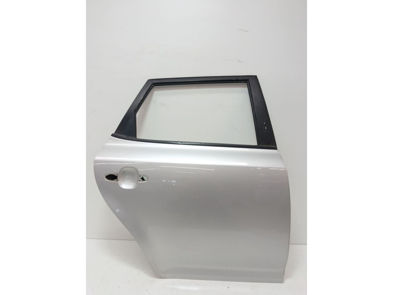 Recambio de puerta trasera derecha para kia cee´d sw (ed) 1.6 crdi 115 referencia OEM IAM   