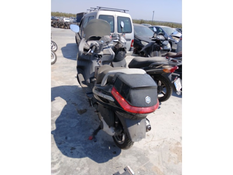 piaggio x8 del año 2007
							