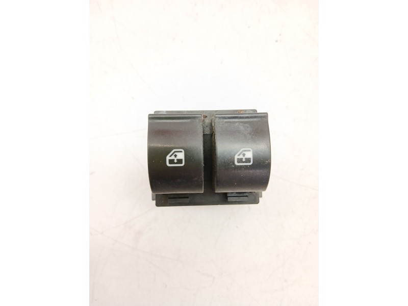Recambio de mando elevalunas delantero izquierdo para fiat punto (199_) 1.3 d multijet referencia OEM IAM 011650  