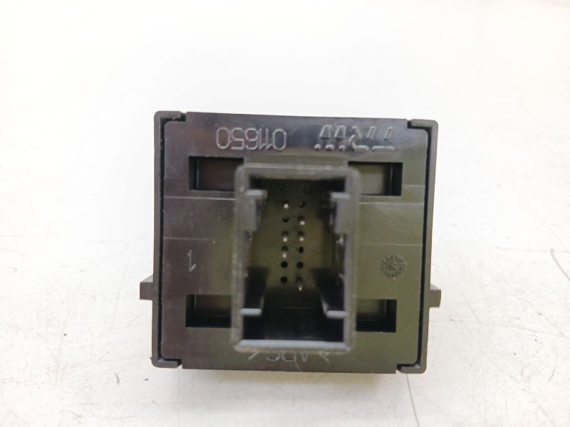 Recambio de mando elevalunas delantero izquierdo para fiat punto (199_) 1.3 d multijet referencia OEM IAM 011650  