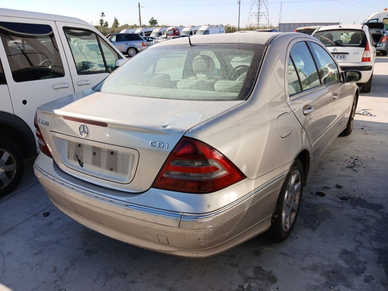 mercedes-benz clase c (w203) del año 2004
							