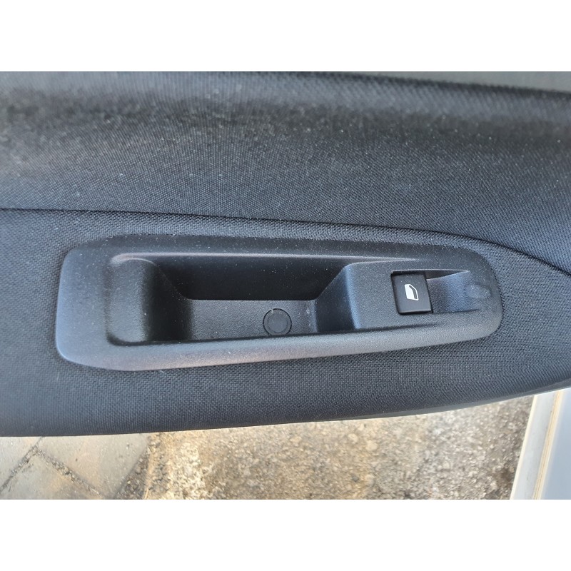 Recambio de mando elevalunas trasero izquierdo para peugeot 308 sw 1.6 blue-hdi fap referencia OEM IAM   