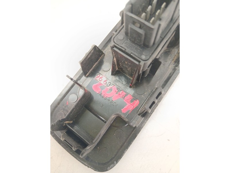 Recambio de mando elevalunas delantero derecho para citroën c3 ii (sc_) 1.1 i referencia OEM IAM 96637534XT  