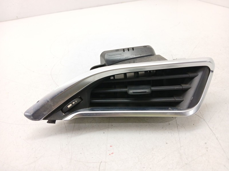 Recambio de rejilla aireadora para peugeot 2008 i (cu_) 1.2 vti referencia OEM IAM 9673131677  
