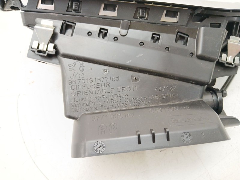 Recambio de rejilla aireadora para peugeot 2008 i (cu_) 1.2 vti referencia OEM IAM 9673131677  