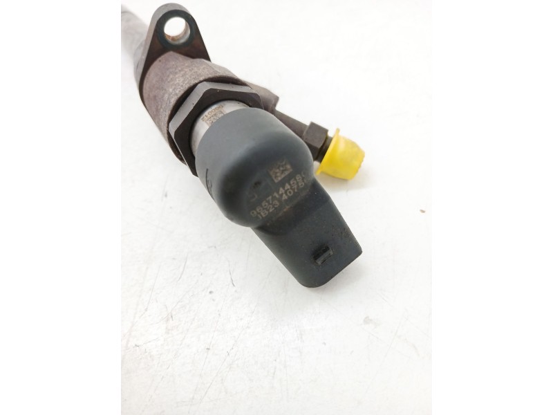 Recambio de inyector para ford kuga i 2.0 tdci referencia OEM IAM 9657144580  