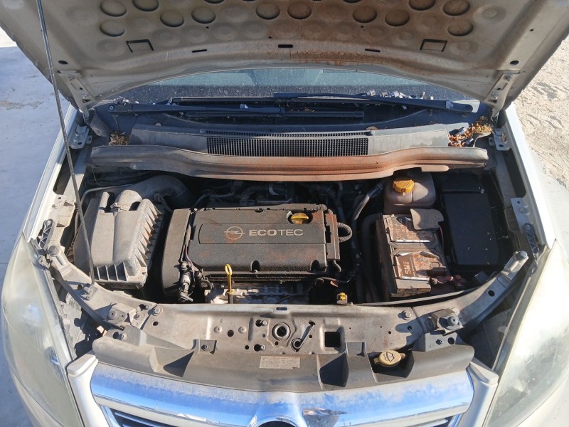 opel zafira / zafira family b (a05) del año 2010
							