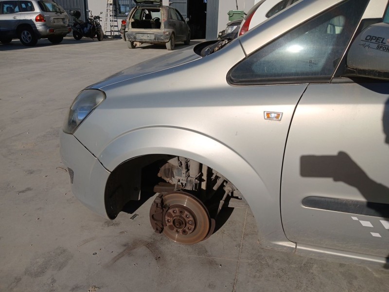 Recambio de aleta delantera izquierda para opel zafira / zafira family b (a05) 1.6 (m75) referencia OEM IAM   