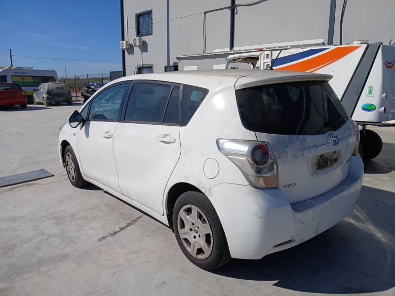 toyota verso (_r2_) del año 2011
							