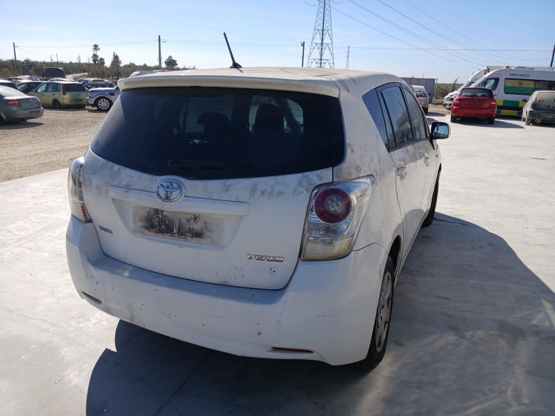 toyota verso (_r2_) del año 2011