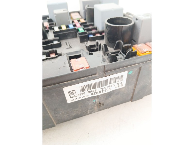 Recambio de caja reles / fusibles para opel mokka / mokka x (j13) 1.6 cdti (_76) referencia OEM IAM 42397198  