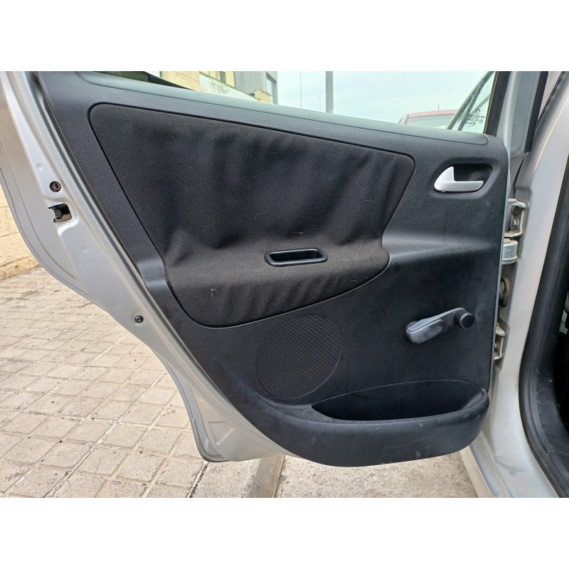 Recambio de guarnecido puerta trasera izquierda para peugeot 207 1.4 referencia OEM IAM   