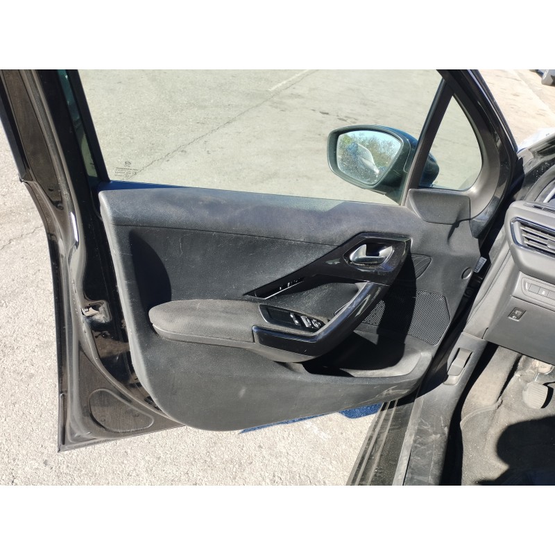 Recambio de guarnecido puerta delantera izquierda para peugeot 208 access referencia OEM IAM   