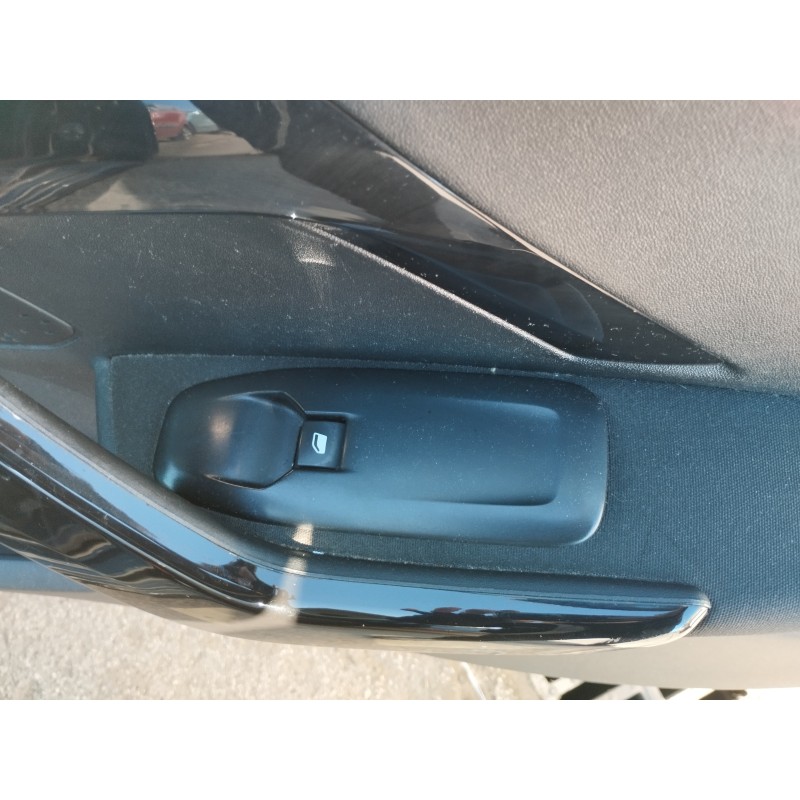 Recambio de mando elevalunas delantero derecho para peugeot 208 access referencia OEM IAM   