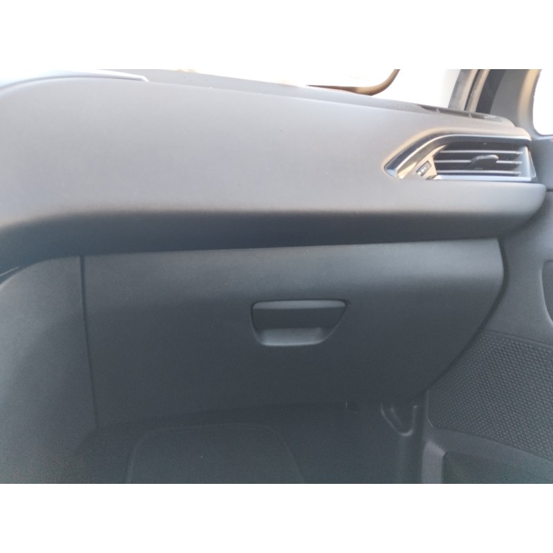 Recambio de guantera para peugeot 208 access referencia OEM IAM   