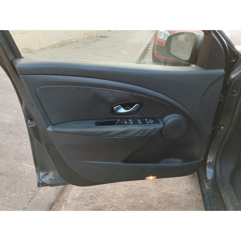 Recambio de guarnecido puerta delantera izquierda para renault megane iii berlina 5 p 1.5 dci diesel fap referencia OEM IAM   