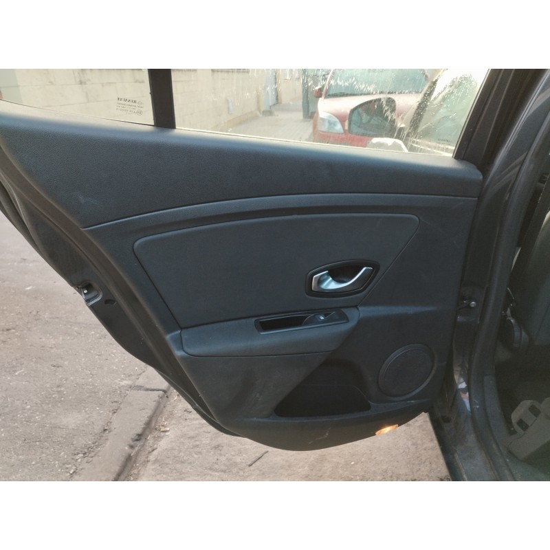 Recambio de guarnecido puerta trasera izquierda para renault megane iii berlina 5 p 1.5 dci diesel fap referencia OEM IAM   