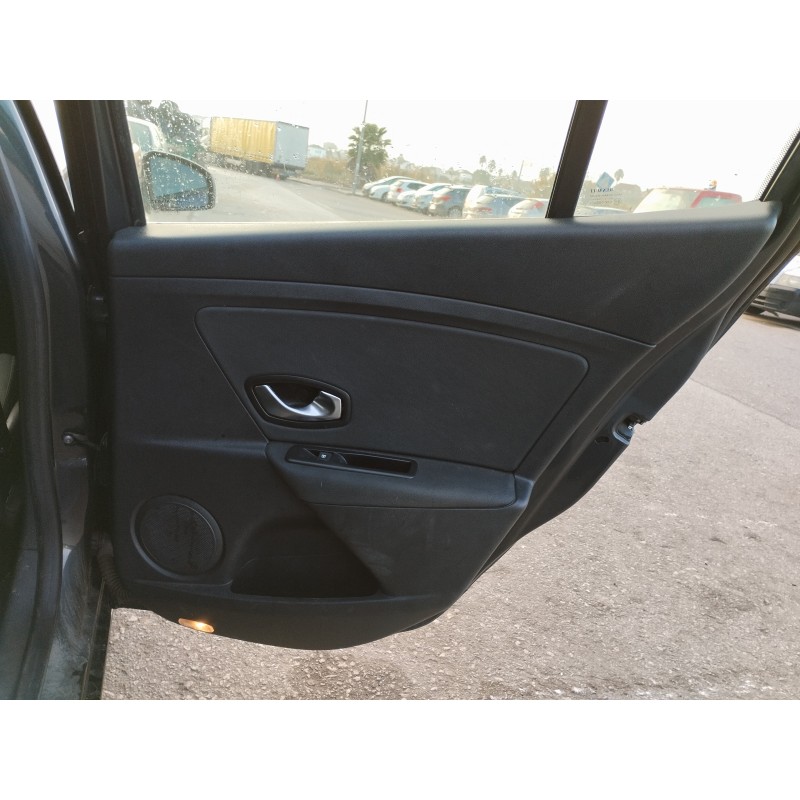 Recambio de guarnecido puerta trasera derecha para renault megane iii berlina 5 p 1.5 dci diesel fap referencia OEM IAM   