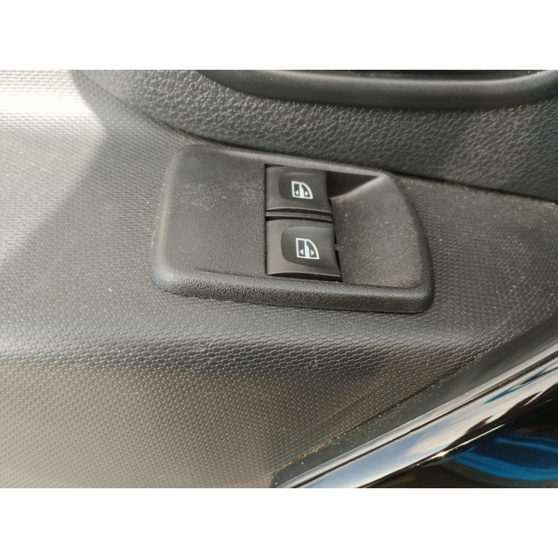 Recambio de mando elevalunas delantero izquierdo para dacia sandero stepway essential referencia OEM IAM   