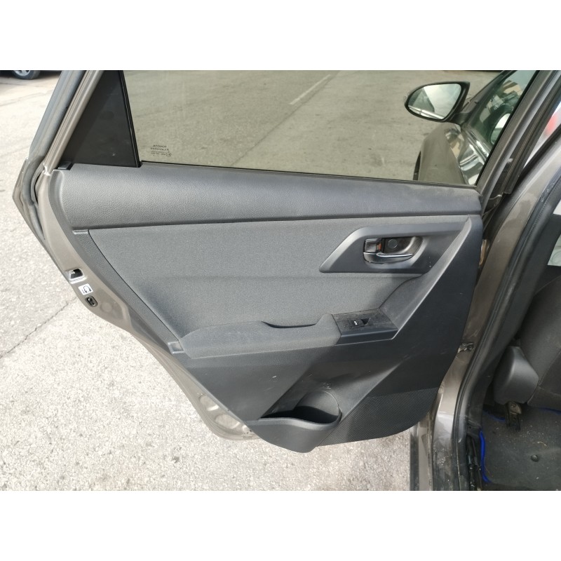 Recambio de guarnecido puerta trasera izquierda para toyota auris touring sports (e18) hybrid active referencia OEM IAM   