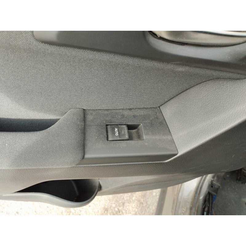 Recambio de mando elevalunas trasero izquierdo para toyota auris touring sports (e18) hybrid active referencia OEM IAM   