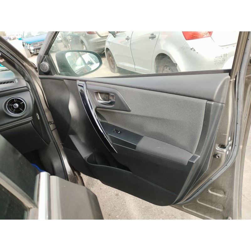 Recambio de guarnecido puerta delantera derecha para toyota auris touring sports (e18) hybrid active referencia OEM IAM   