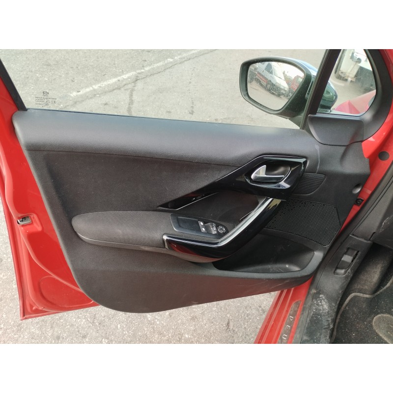 Recambio de guarnecido puerta delantera izquierda para peugeot 208 style referencia OEM IAM   