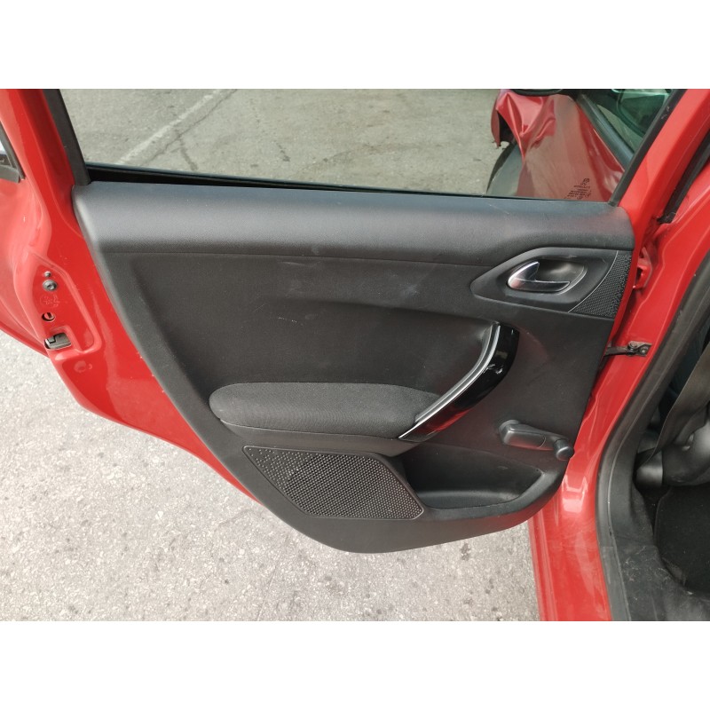 Recambio de guarnecido puerta trasera izquierda para peugeot 208 style referencia OEM IAM   