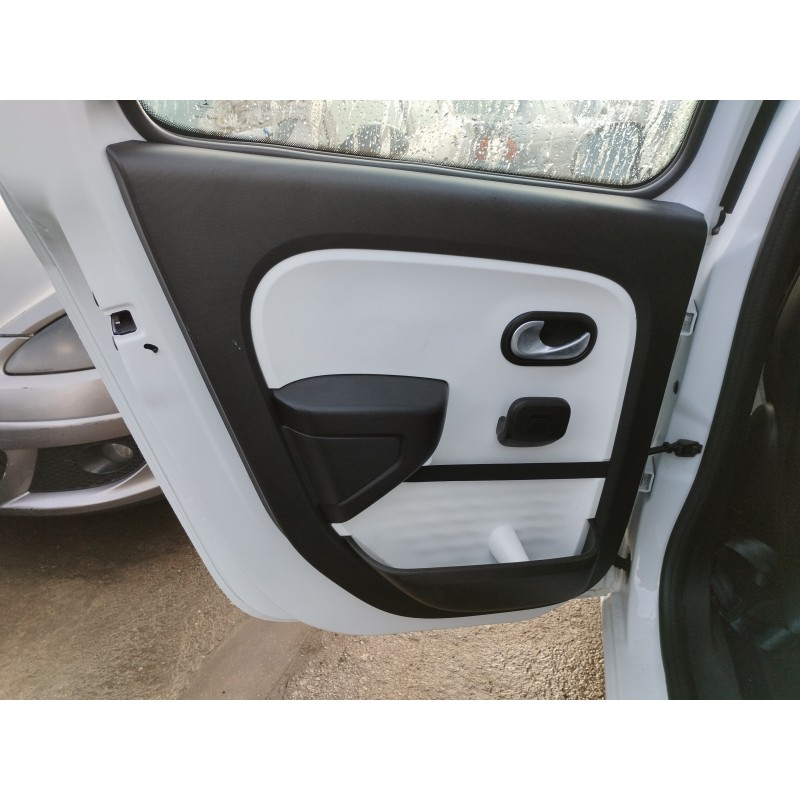 Recambio de guarnecido puerta trasera izquierda para renault twingo iii limited referencia OEM IAM   