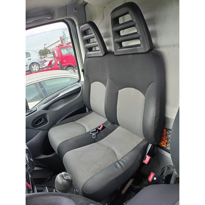 Recambio de asiento delantero derecho para iveco daily furgón 2.3 diesel cat referencia OEM IAM   